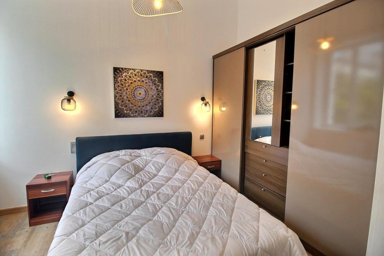 Appartement De Charme Dans Immeuble Haussmannien Périgueux Exteriör bild