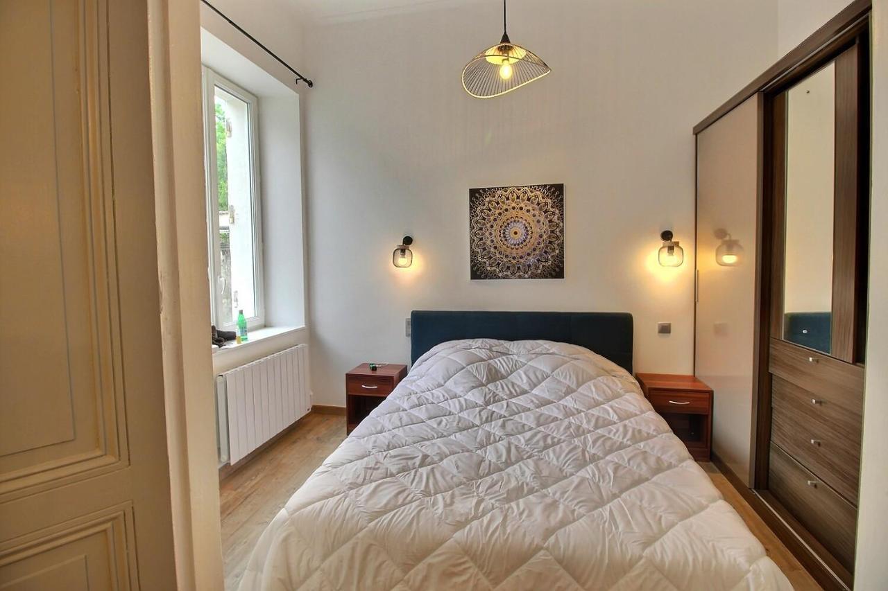 Appartement De Charme Dans Immeuble Haussmannien Périgueux Exteriör bild